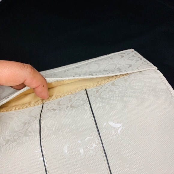 GUESS WALLET 💕 - Picture 3 of 6